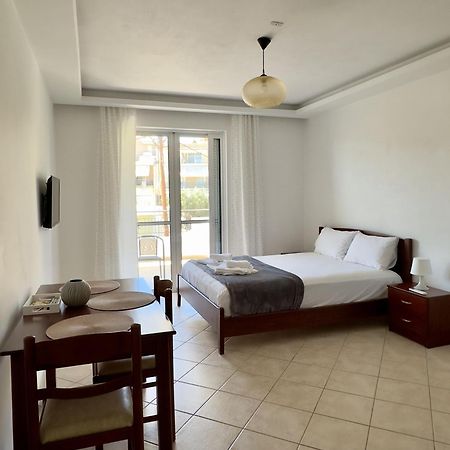 Hotel Azzurro à Paleros Extérieur photo
