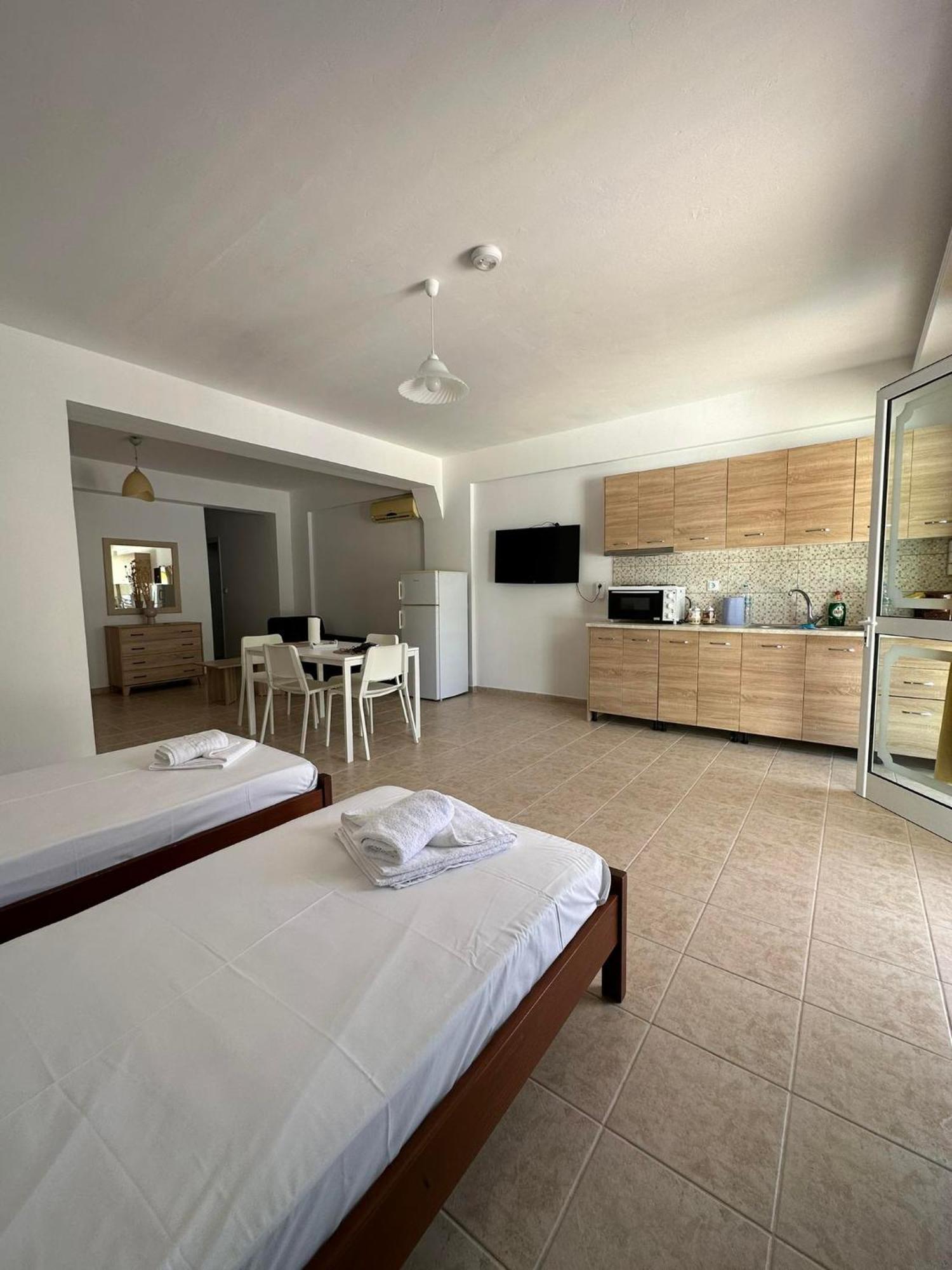 Hotel Azzurro à Paleros Extérieur photo
