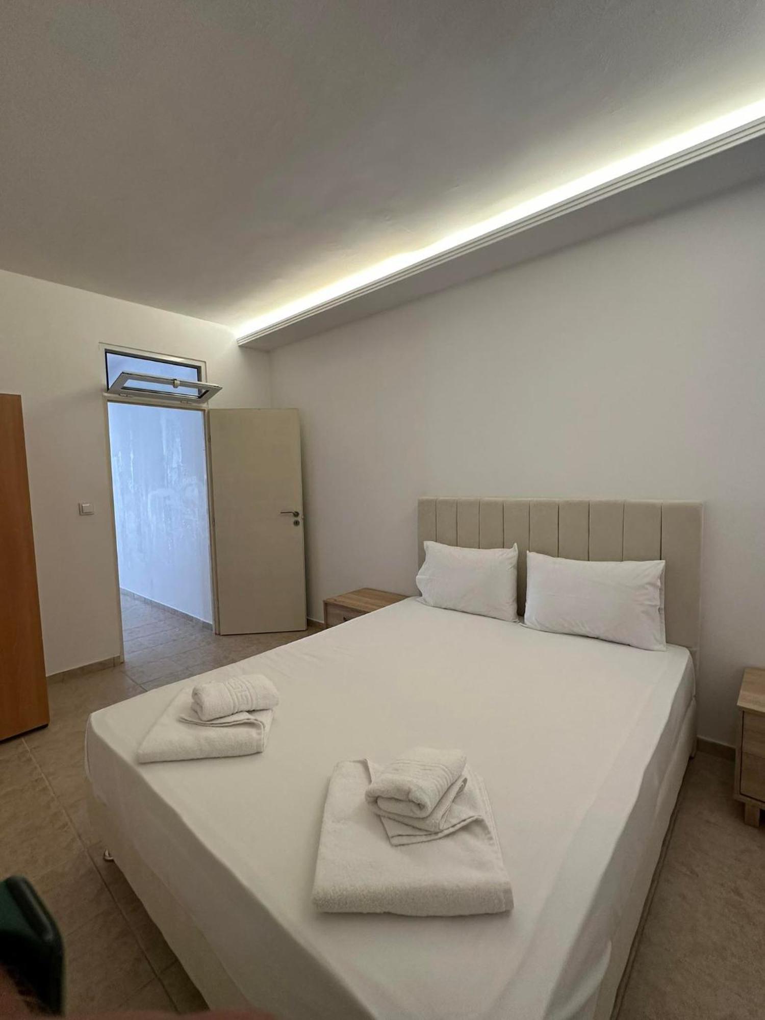 Hotel Azzurro à Paleros Extérieur photo