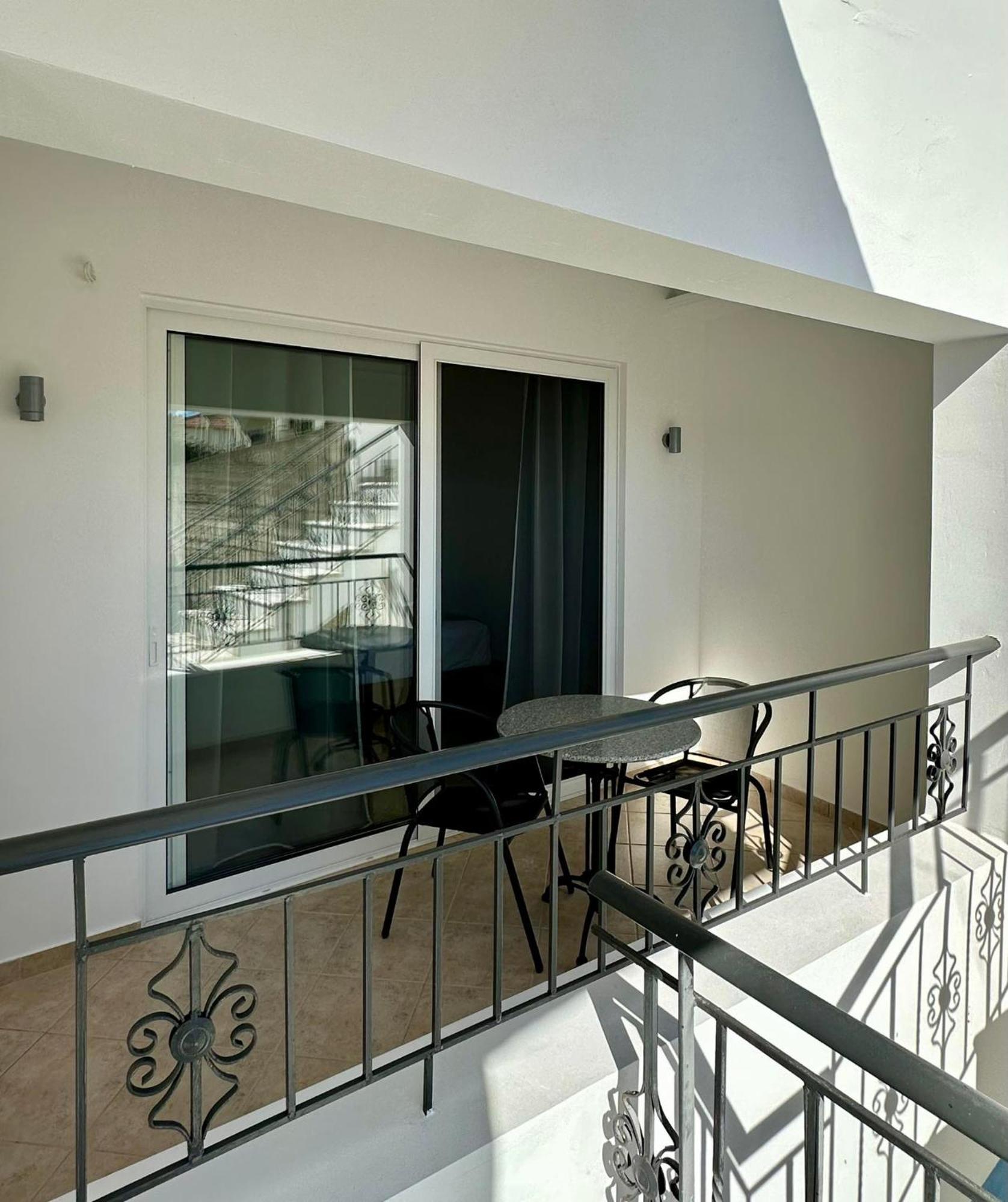 Hotel Azzurro à Paleros Extérieur photo